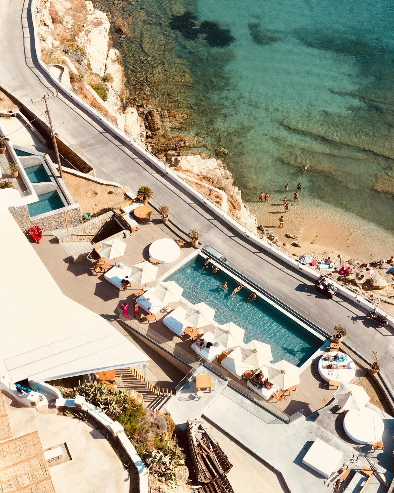 New Paradise Hotel
