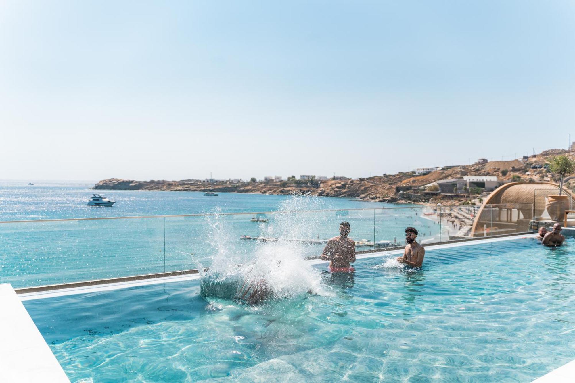 New Paradise Hotel